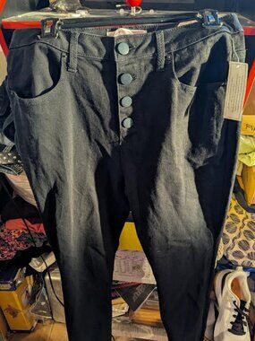 NO Boundaries Hi-Rise Black Women’s button front pants Sz 15